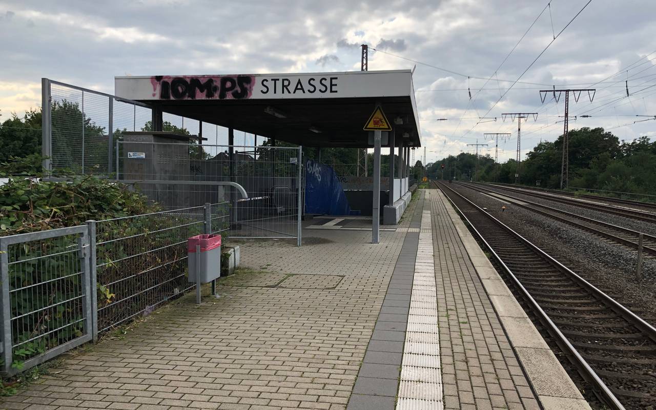 radio-essen-interview-s-bahnhof-frohnhausen-bahn-zug-vandalismus-graffiti-rolltreppe