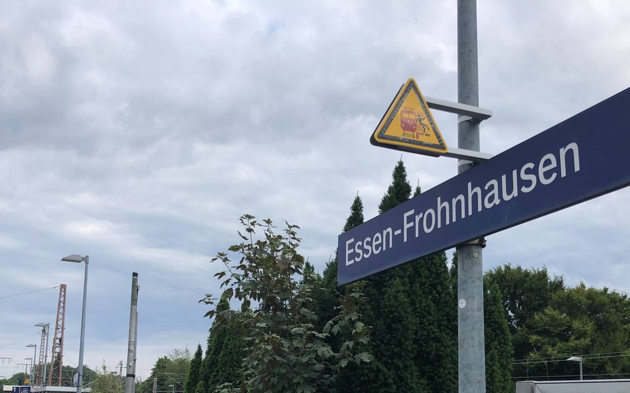 radio-essen-interview-s-bahnhof-frohnhausen-bahn-zug-vandalismus-graffiti-rolltreppe-onkenstrasse-nöggerathstrasse-stadtreporter