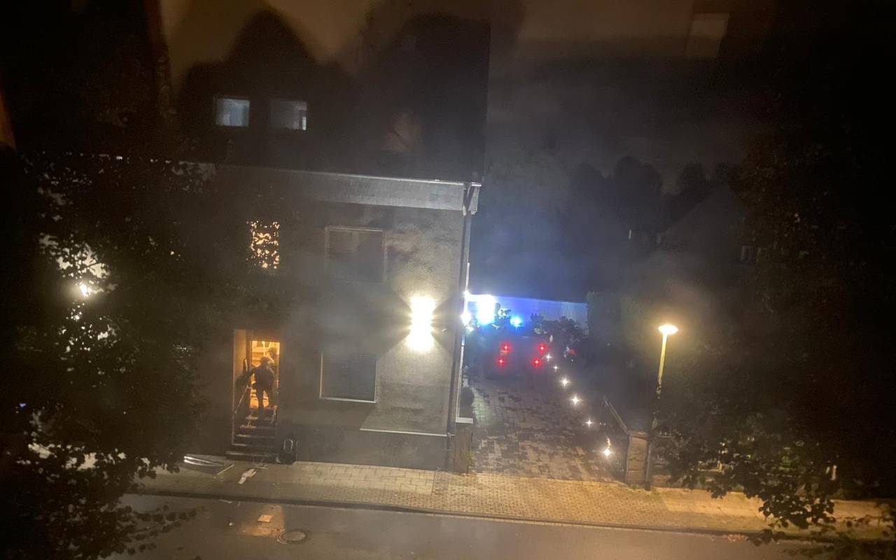 Eine Nachbarin ist durch den SEK-Einsatz in Altenessen wach geworden und hat uns dieses Foto geschickt.