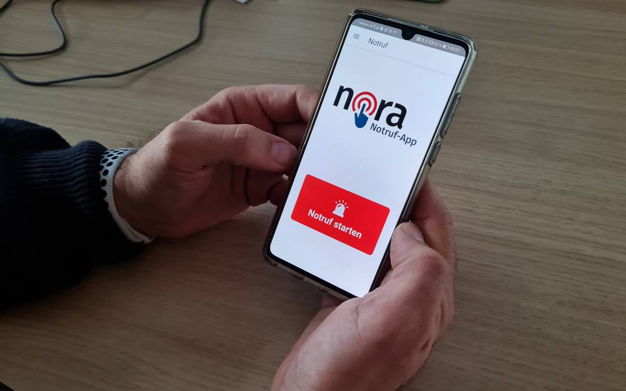 Die Nora App bietet die Möglichkeit Notrufe schnell und einfach an Feuerwehr und Polizei Essen zu senden.