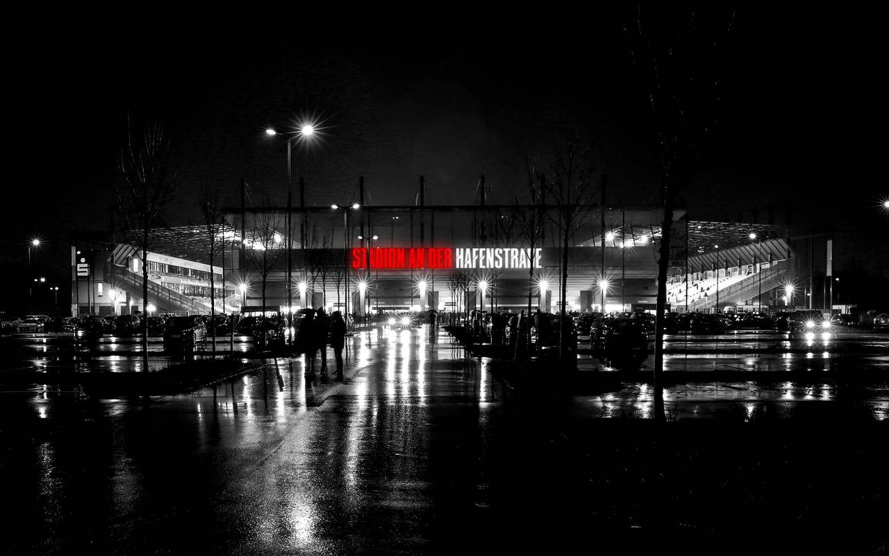 Der Schriftzug für den neuen Stadionnamen in Essen: Stadion an der Hafenstraße