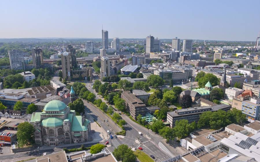 Blick vom Rathaus auf die Essener Skyline