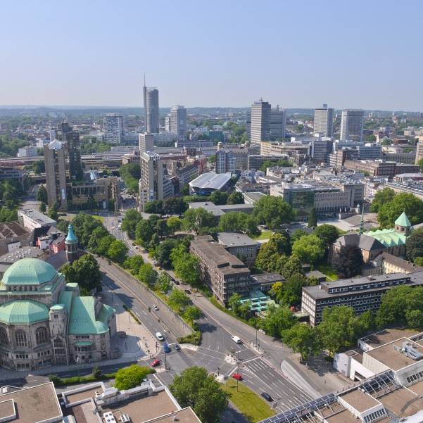 Blick vom Rathaus auf die Essener Skyline