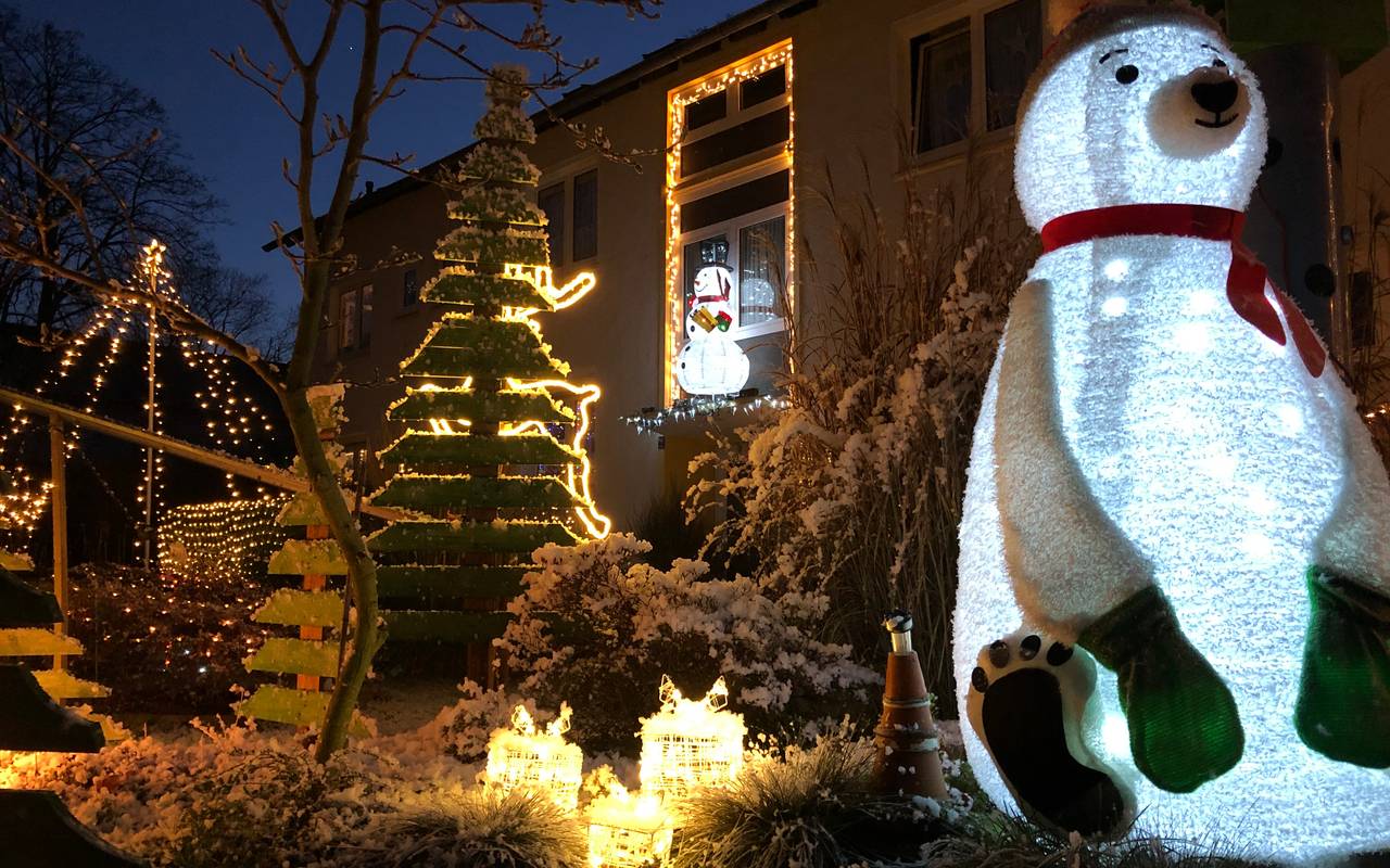 weihnachts-beleuchtung-deko-lichterkette-weihnachten-dellwig-im-dreieck-helga-radio-essen