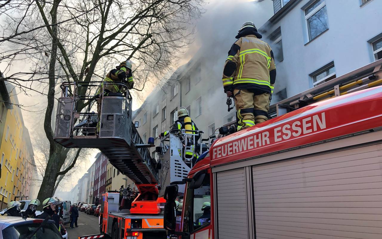 feuer-brand-wohnungsbrand-feuerwehr-radio-essen