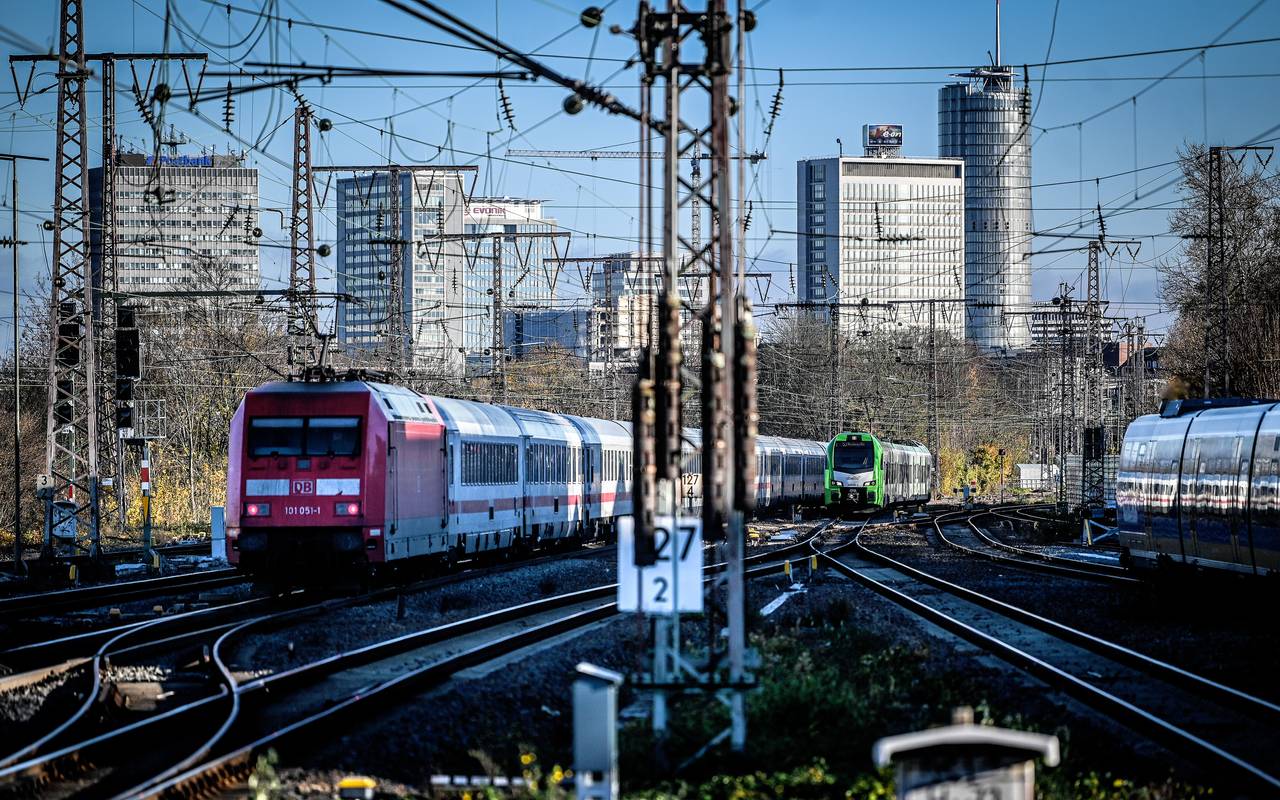 hauptbahnhof-skyline-radio-essen