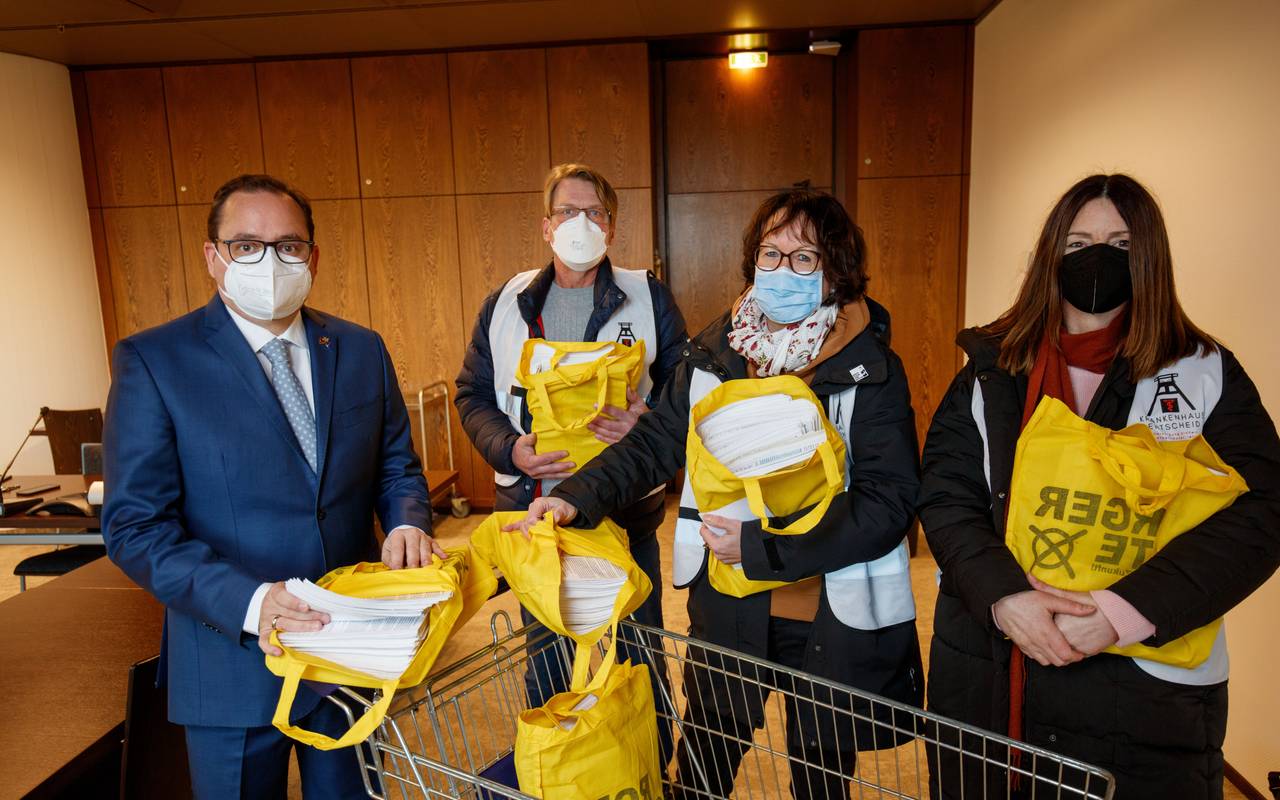 Krankenhaus-Entscheid hat knapp 20.000 Unterschriften übergeben