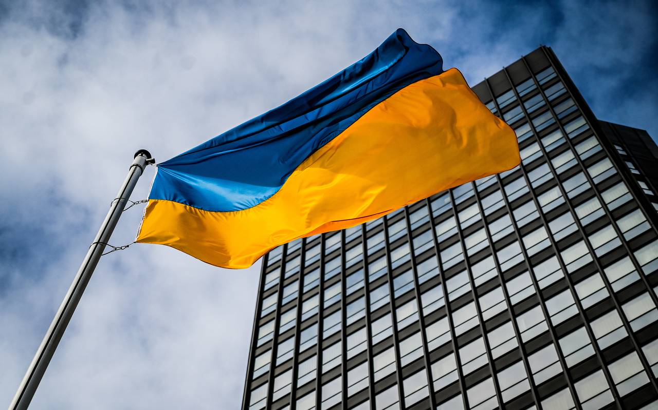 flagge-ukraine-rathaus-radio-essen-russland-krieg