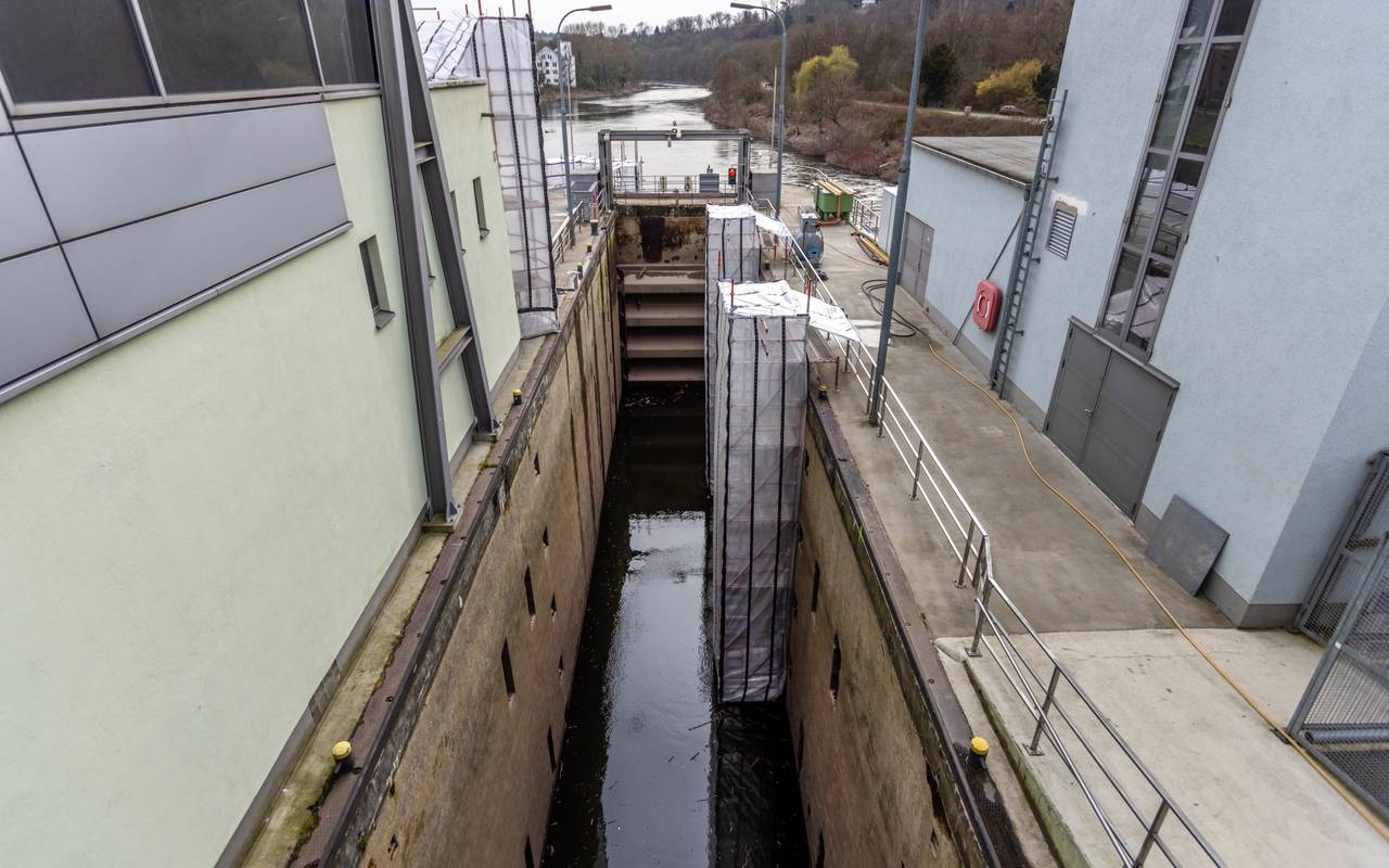 Wehranlage am Baldeneysee in Essen bekommt neue Trafostation