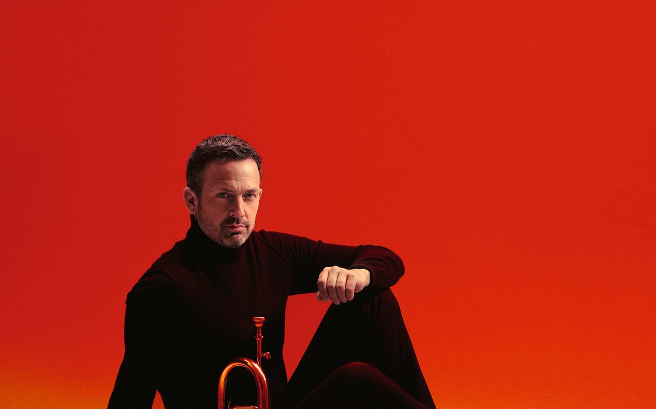 Trompeter Till Brönner spielt ein Konzert in der Philharmonie.