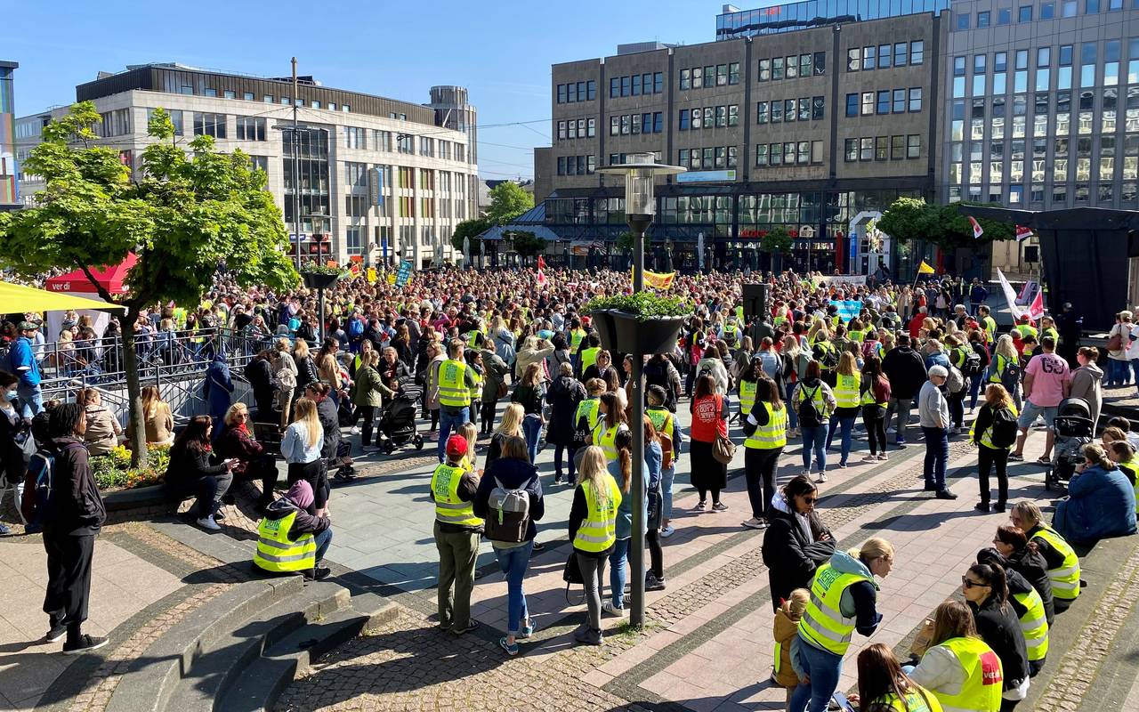 Demo von Erzieherinnen und Sozialarbeitern in Essen (2022)