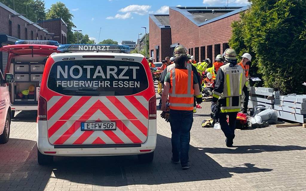 Die Feuerwehr Essen bei ihrer Großübung in Rüttenscheid.