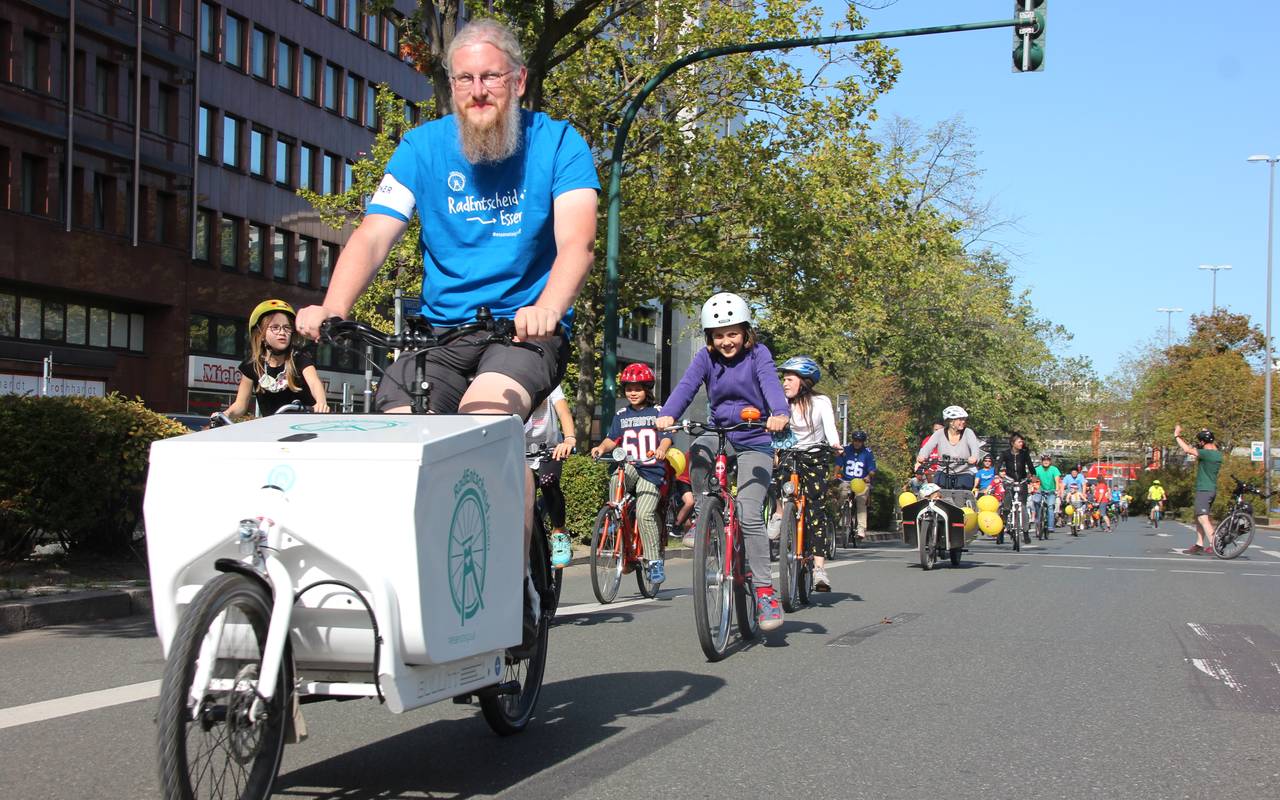 RadEntscheid Essen: Fahrrad-Demo am Samstag im Stadtgarten in Essen.