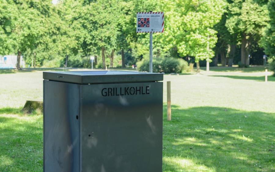 In den Grillzonen stehen Möglichkeiten zur Verfügung, Müll zu entsorgen.