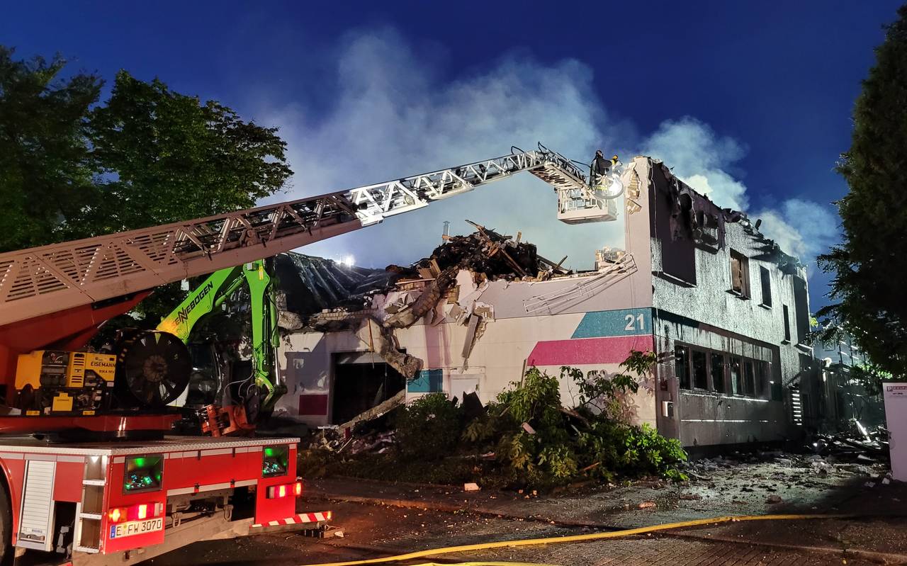 Lagerhalle in Essen-Leithe brennt aus 2022