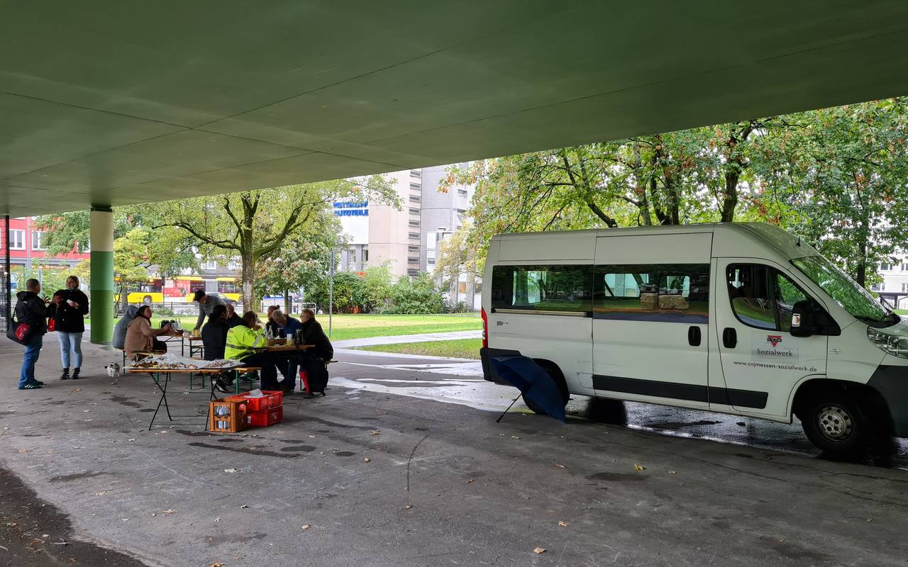 Für Wohnungslose gab es im Waldhausenpark in Essen ein Frühstück zum Austausch.