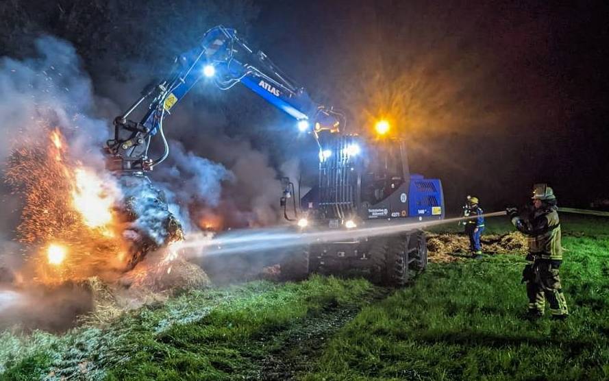 THW-Bagger hilft der Feuerwehr Essen