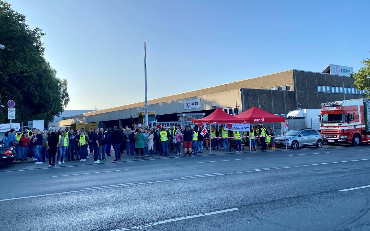 Im Juli 2023 streiken Mitarbeitende der Logistik-Firma Fiege in Essen-Vogelheim.