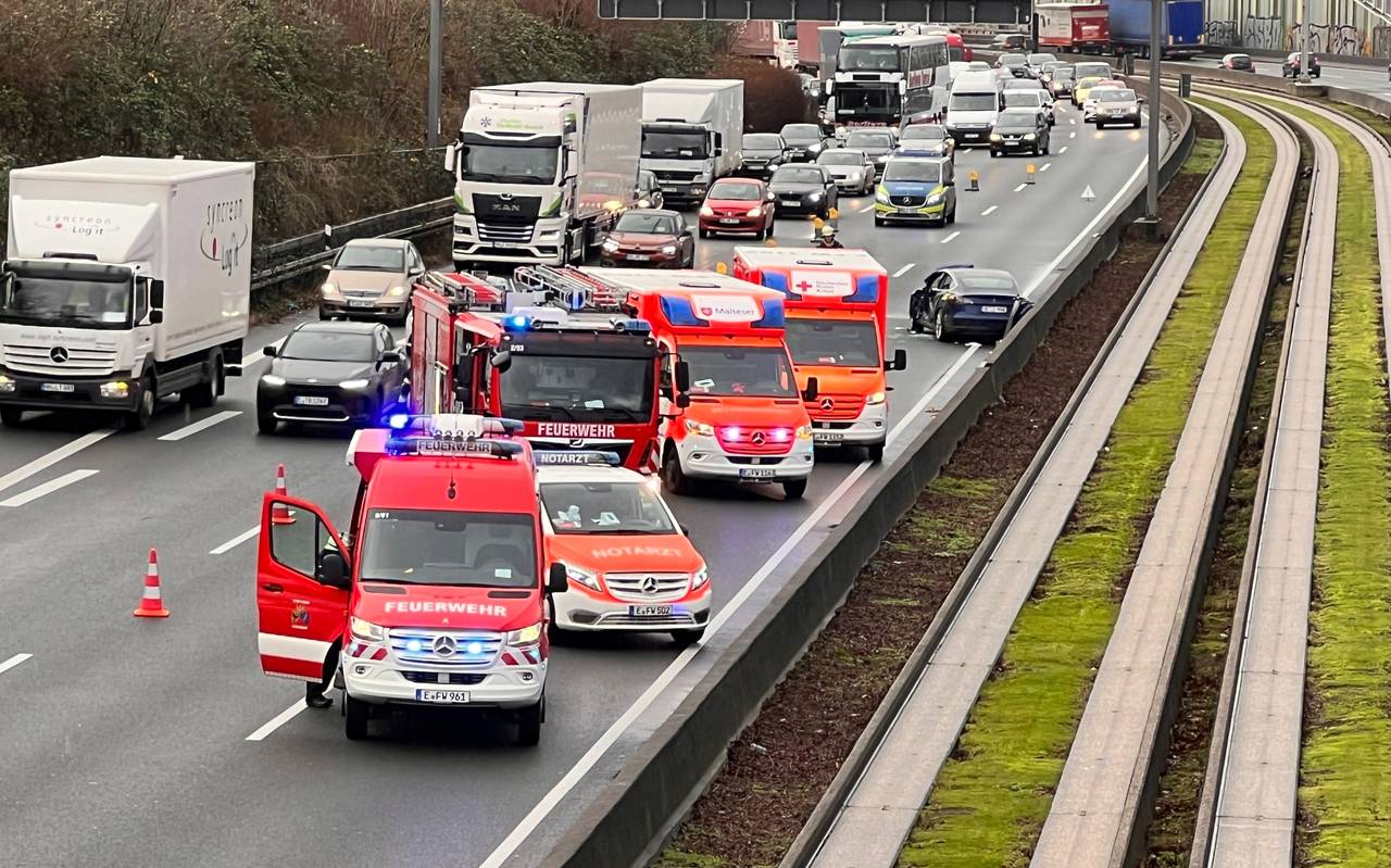 Unfall A40 in Essen mit Tesla-Auto