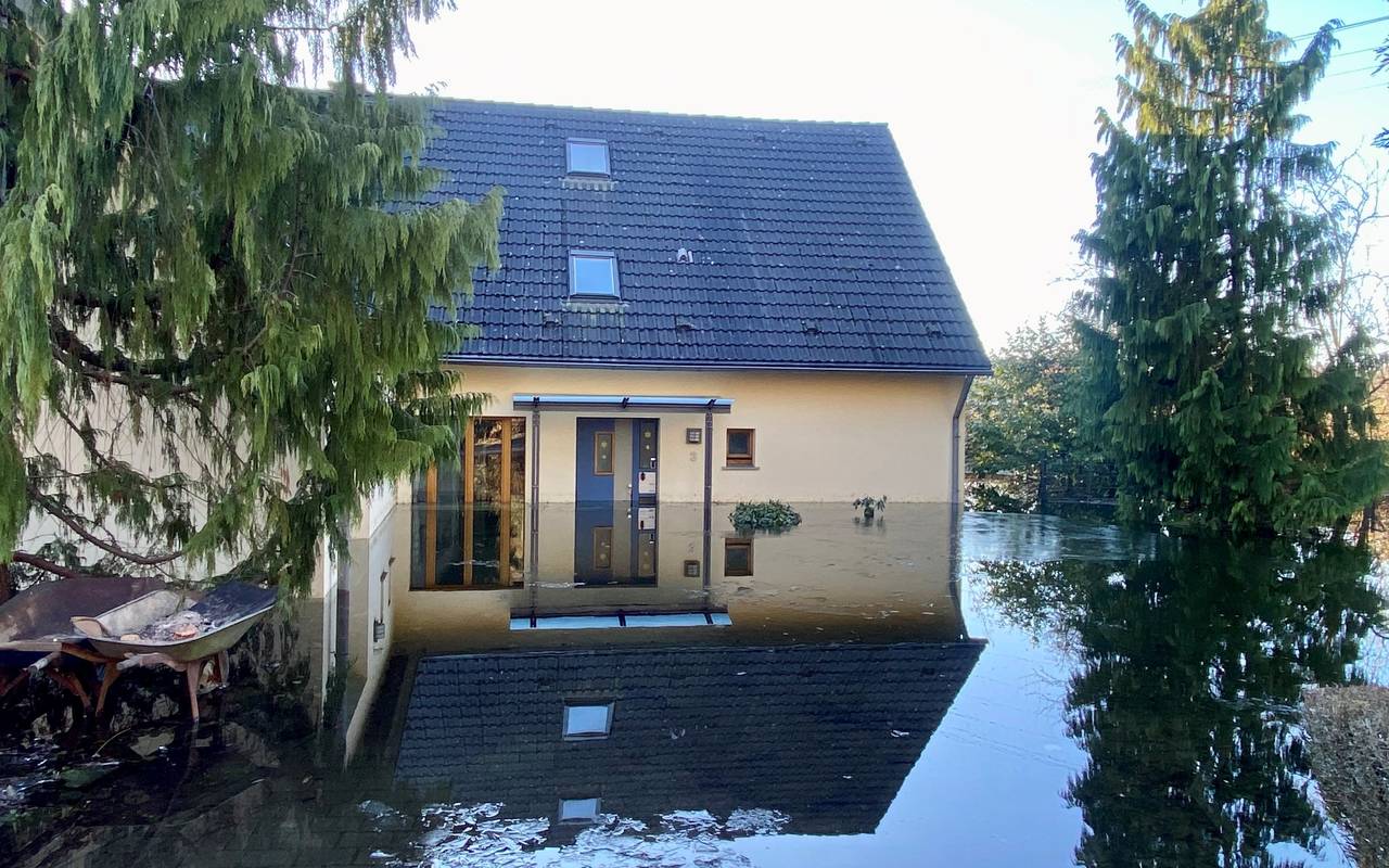 Haus in Essen-Überruhr im Wasser