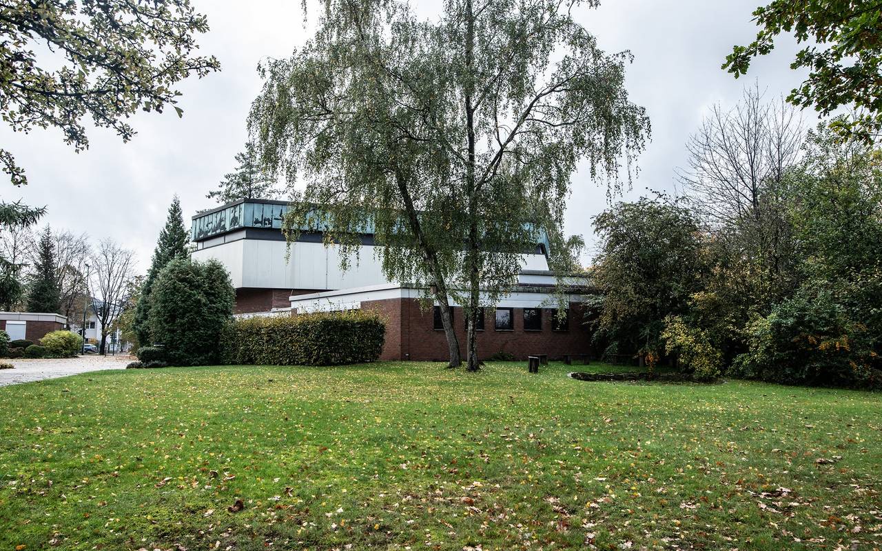 Gelände hinter der Kirche der evangelischen Gemeinde in Bredeney, aufgenommen am Donnerstag, 17.10.2019. Hier sollen noch in diesem Jahr die Baumaßnahmen für ene neue Kita beginnen.
