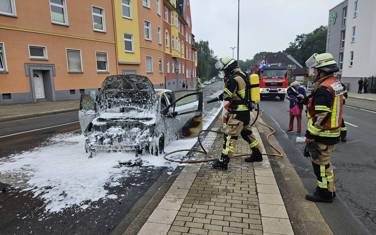 Brennendes Auto in Essen gelöscht