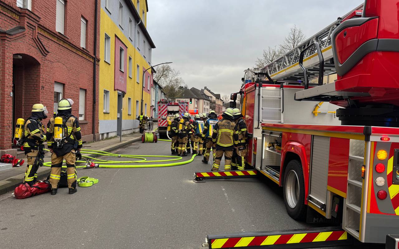 In Essen brennt ein Keller. Die Feuerwehr Essen ist vor Ort.