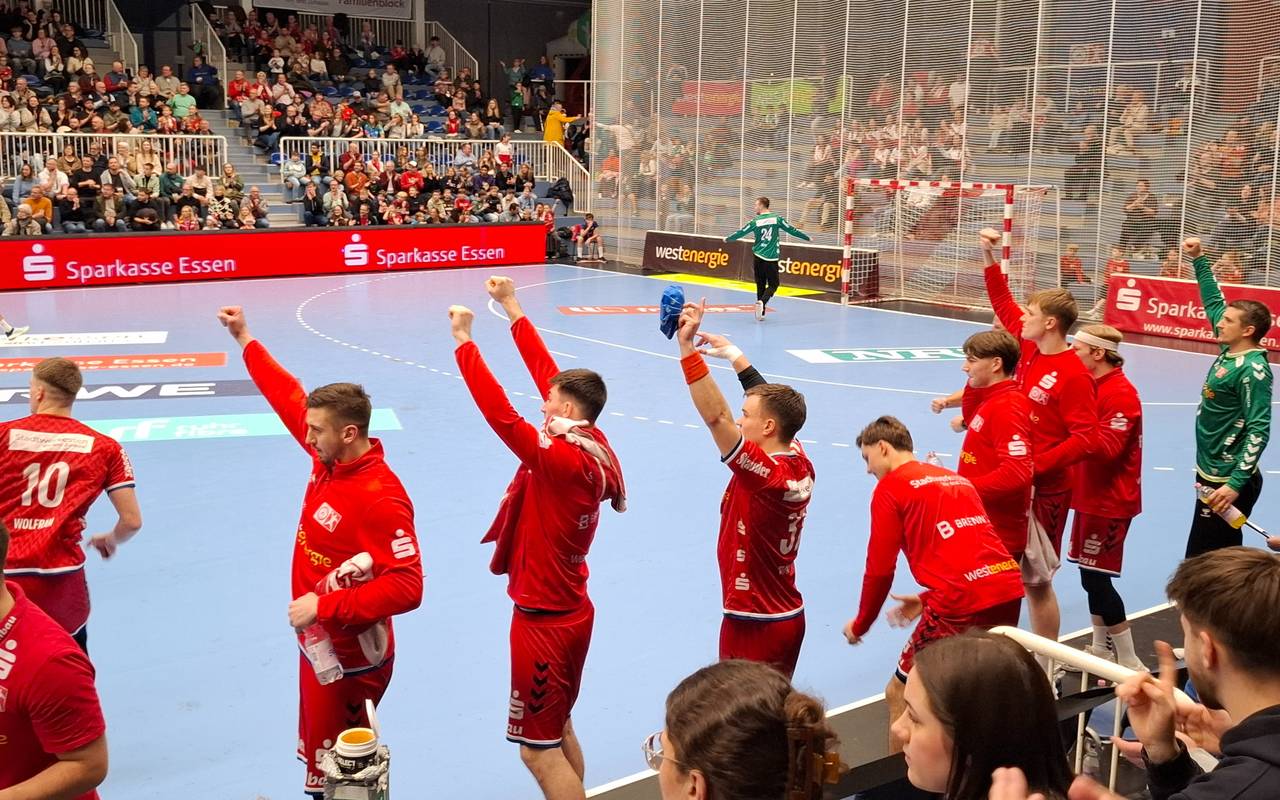 Der TUSEM Essen kämpft sich im Sportpark "Am Hallo" zum Sieg.