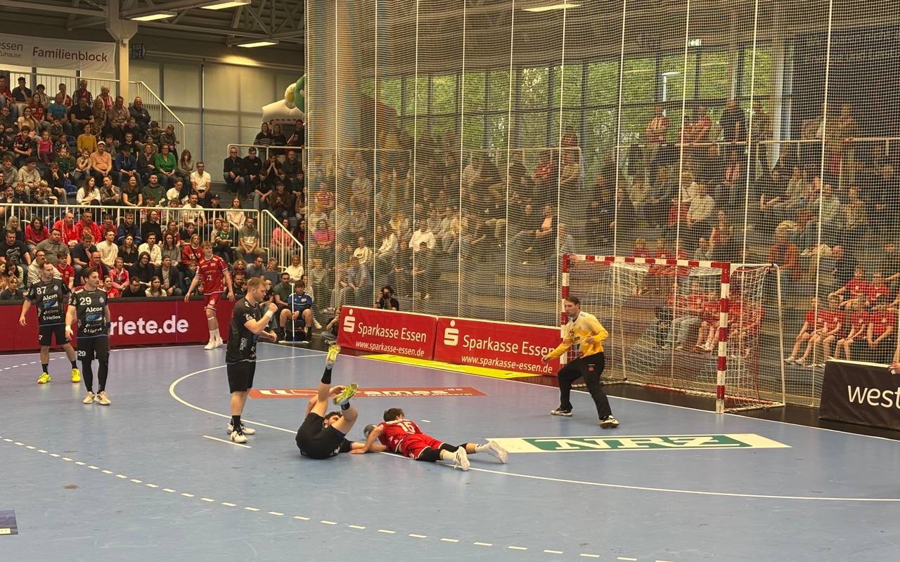 Der TUSEM Essen und der TV Großwallstadt schenken sich im direkten Duell nichts.