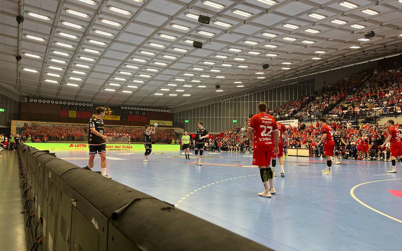 Spielszene aus dem Auswärtsspiel des TUSEM Essen bei den Eulen Ludwigshafen in der 2. Handball-Bundesliga.