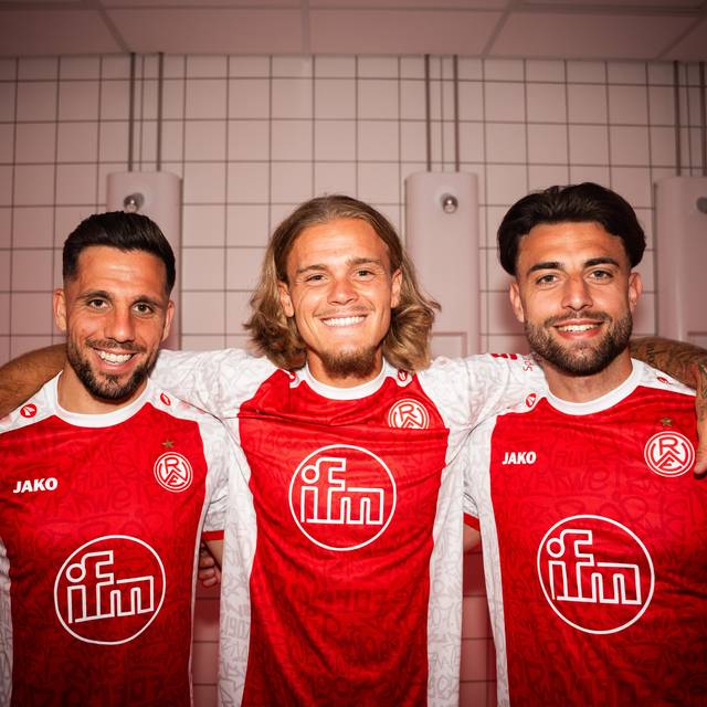 Ahmet Arslan, Tom Moustier und Jose Rios Alonso im neuen Trikot.