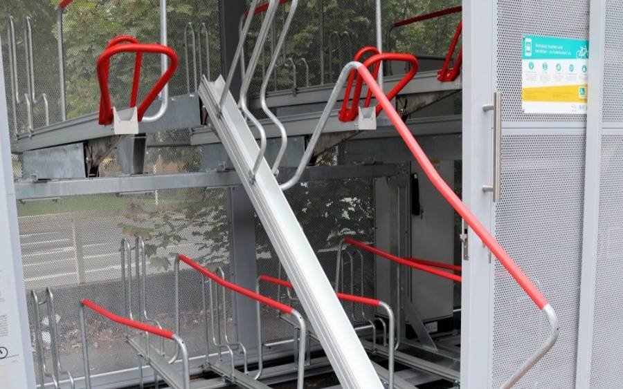 Innenansicht: Die neuen Fahrradgaragen sind Doppelstockparker.