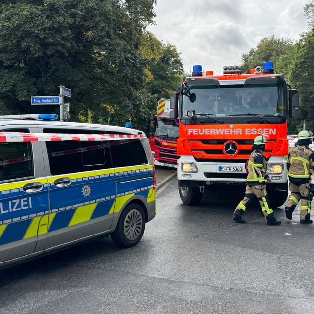 Unfall / Feuerwehr und Polizei vor Ort