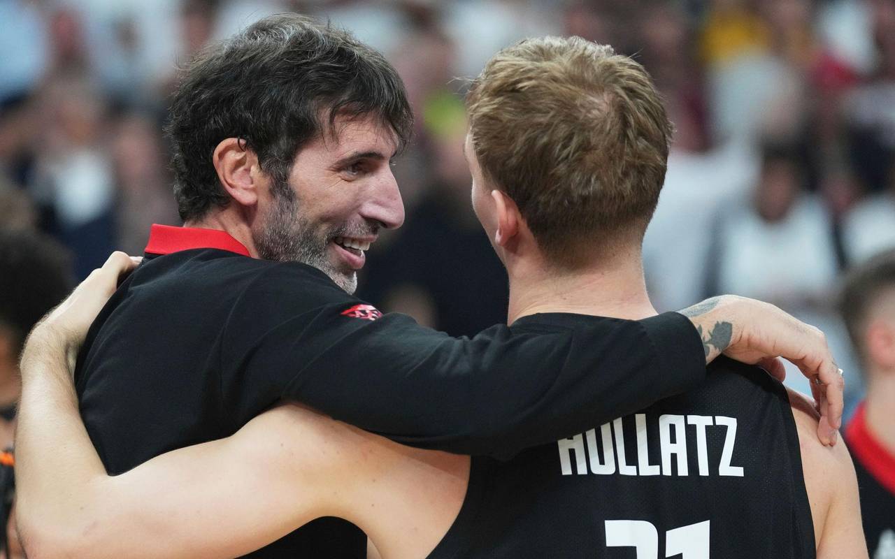 Alex Mumbru mit Justus Hollatz