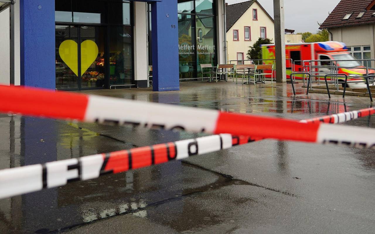 Jugendlicher in Supermarkt niedergestochen