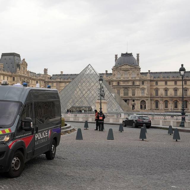 Raubüberfall auf Louvre in Paris