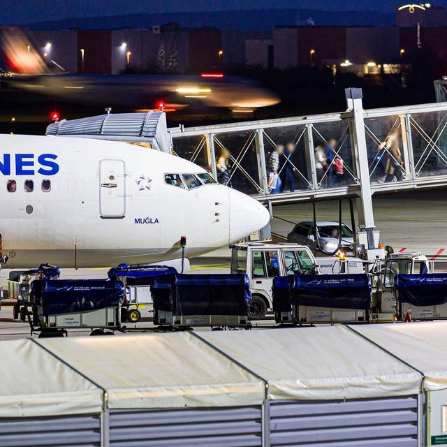 Flughafen Hannover - Ankunft Afghanen mit Aufnahmezusage