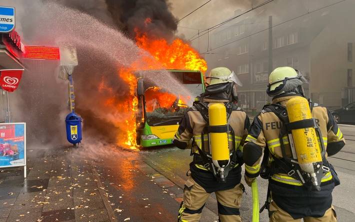 Feuerwehr leitet Riegelstellung ein,  Foto: Feuerwehr Essen