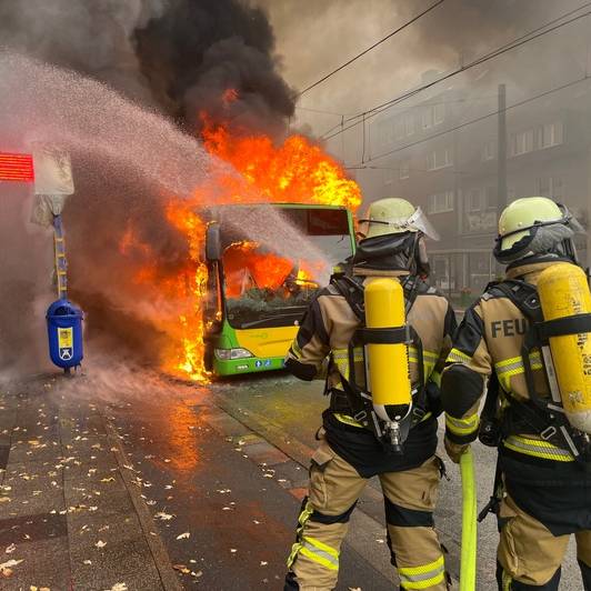 Feuerwehr leitet Riegelstellung ein,  Foto: Feuerwehr Essen