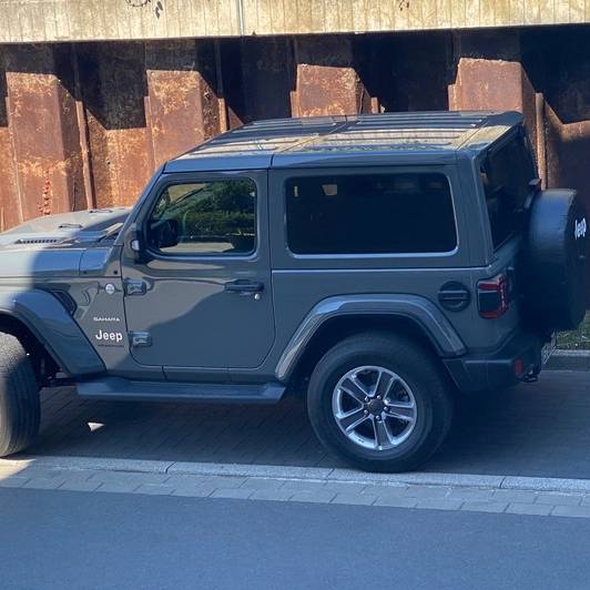 Jeep grau 2