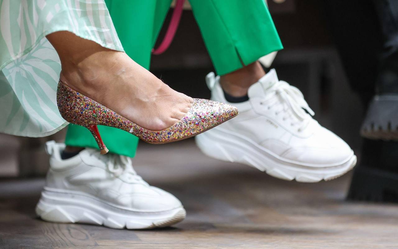 Gäste in Pumps und Sneaker bei Berlin Fashion Week