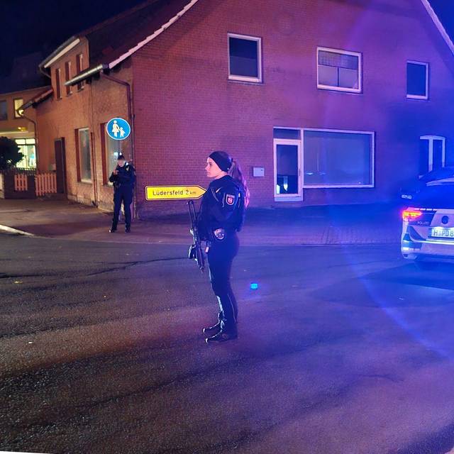 Polizeieinsatz in Niedersachsen - Beamte warnen Bevölkerung