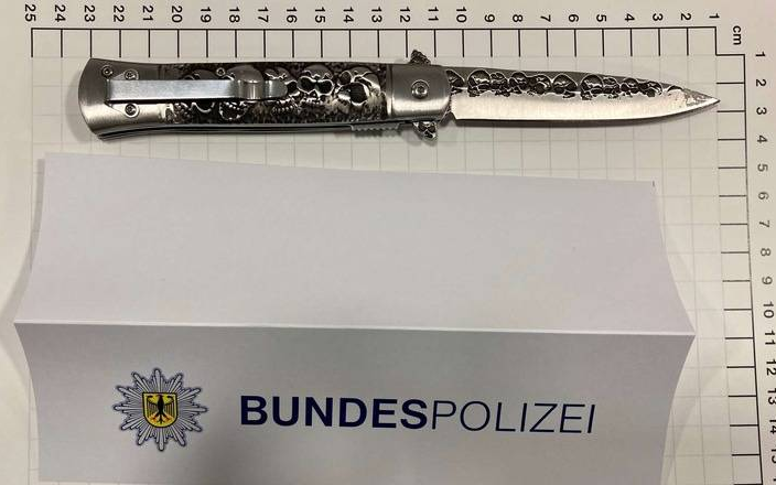 klappmesser-waffe-bundespolizei-radio-essen