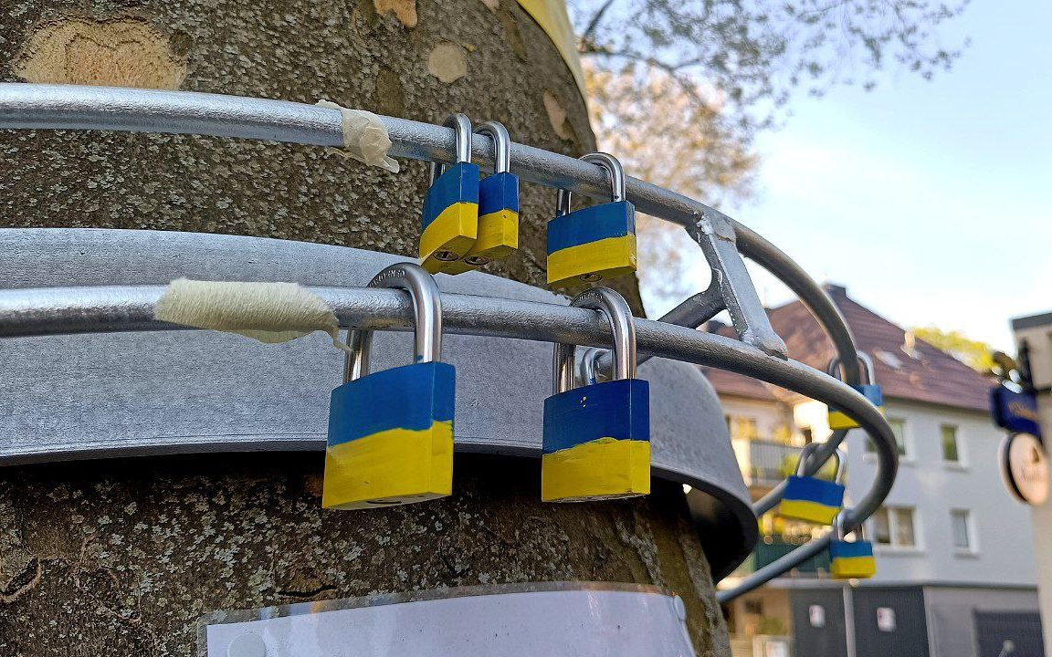 Dieser Baum in Essen ist der "Friedensbaum" für die Ukraine.