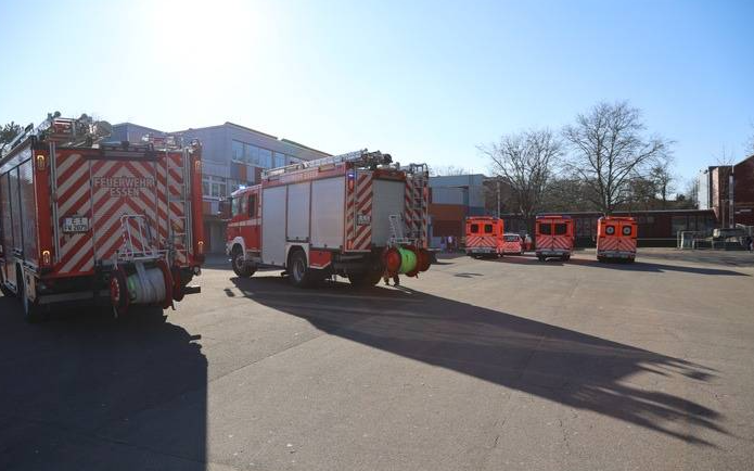 Feuwehr-Einsatz am Gymnasium An der Wolfskuhle in Essen