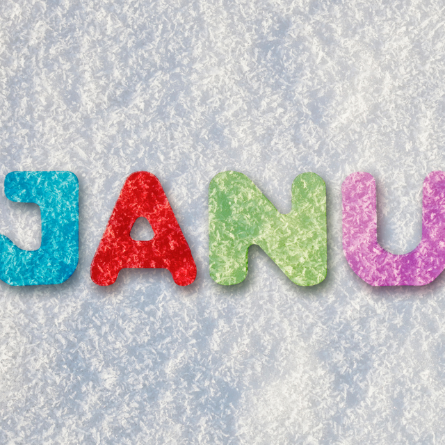 Januar gestickt in bunten Buchstaben