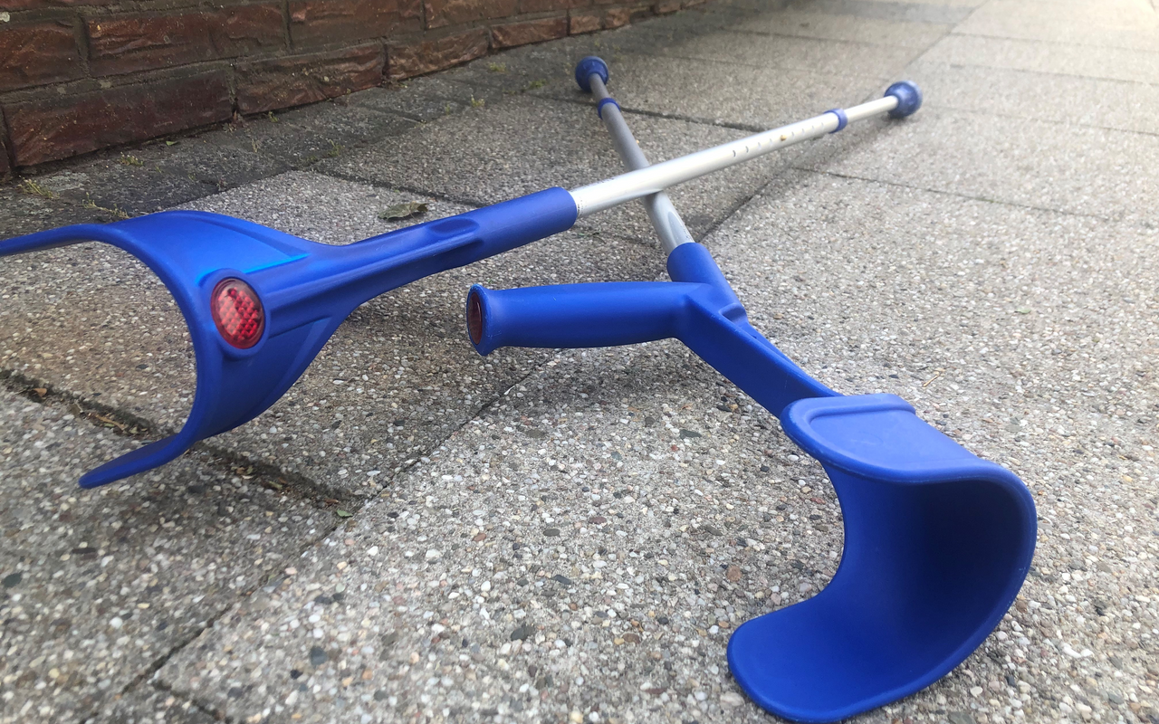 Ein Dieb in Essen konnte nicht rechtzeitig vom Tatort flüchten, weil er Krücken hatte aufgrund einer Verletzung.