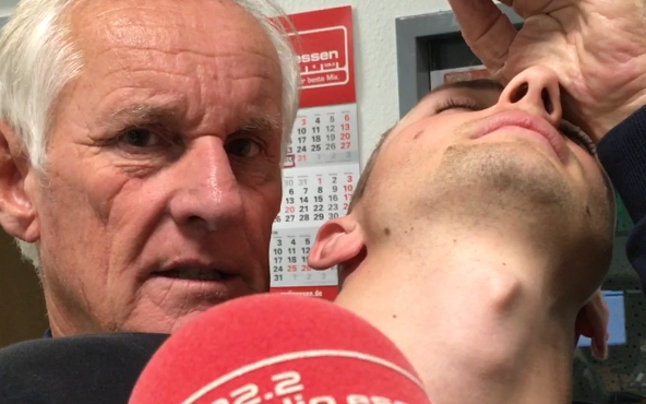 Joshua Windelschmidt von Radio Essen wird von Pharo hypnotisiert