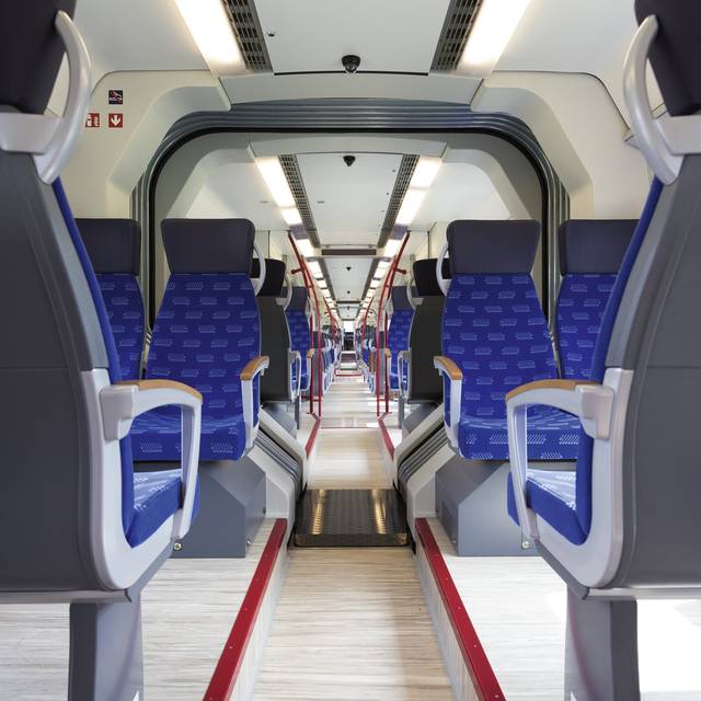 RE6 in Essen National Express testet Zug mit WLAN Radio