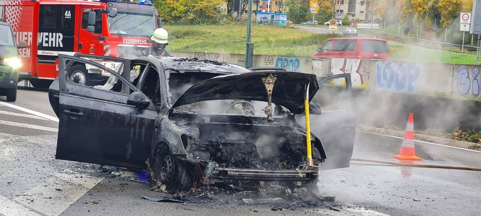 Brennendes Auto in Essen: Stau auf der A40